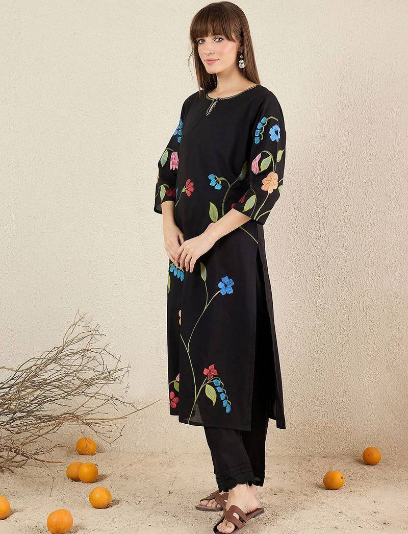 Women Floral Printed Cotton Kurta with Trousers