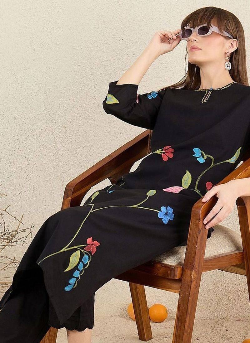 Women Floral Printed Cotton Kurta with Trousers
