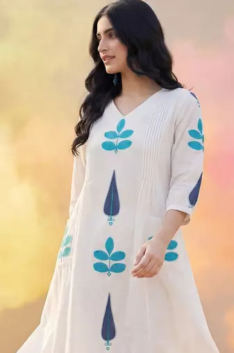Women Ethnic Motifs Embroidered Regular Pure Cotton Kurta with Trousers