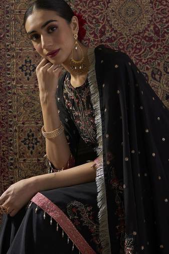 Ethnic Motifs Embroidered Straight Thread Work Kurta With Patiala & Dupatta