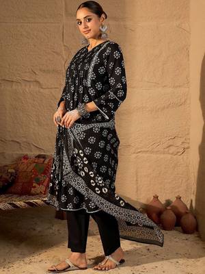 Ethnic Motifs Printed Kurta With Trouser & With Dupatta 3