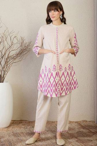Floral Printed Mandarin Collar Straight Kurta With Trousers