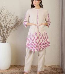 Floral Printed Mandarin Collar Straight Kurta With Trousers