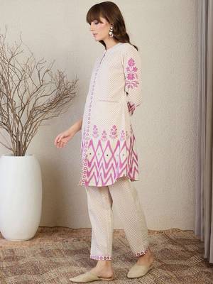 Floral Printed Mandarin Collar Straight Kurta With Trousers 3