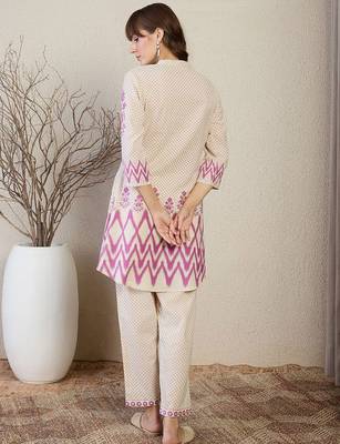 Floral Printed Mandarin Collar Straight Kurta With Trousers 4