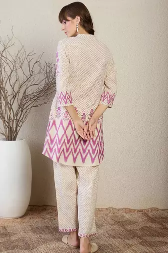 Floral Printed Mandarin Collar Straight Kurta With Trousers