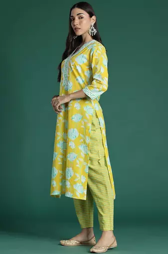 Women Floral Printed Regular Pure Cotton Kurta with Trousers & With Dupatta