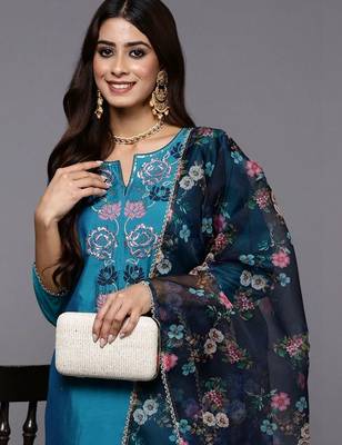 Women Floral Embroidered Regular Thread Work Kurta with Trousers & With Dupatta 2
