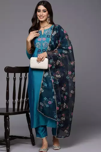 Women Floral Embroidered Regular Thread Work Kurta with Trousers & With Dupatta