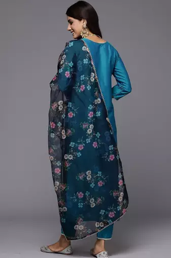 Women Floral Embroidered Regular Thread Work Kurta with Trousers & With Dupatta