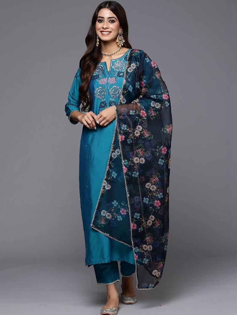 Women Floral Embroidered Regular Thread Work Kurta with Trousers & With Dupatta