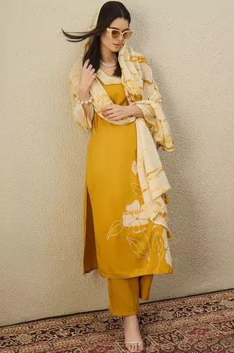 Women Floral Printed Regular Kurta with Trousers & With Dupatta