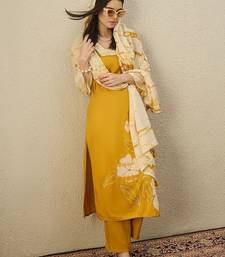 Women Floral Printed Regular Kurta with Trousers & With Dupatta