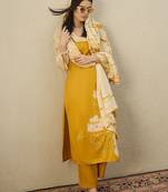 Women Floral Printed Regular Kurta with Trousers & With Dupatta