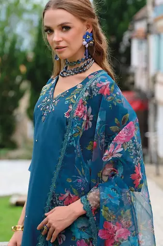 Women Floral Embroidered Regular Thread Work Liva Kurta with Trousers & With Dupatta