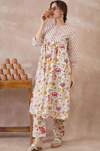 Women Floral Printed Empire  Cotton Kurta with Trousers