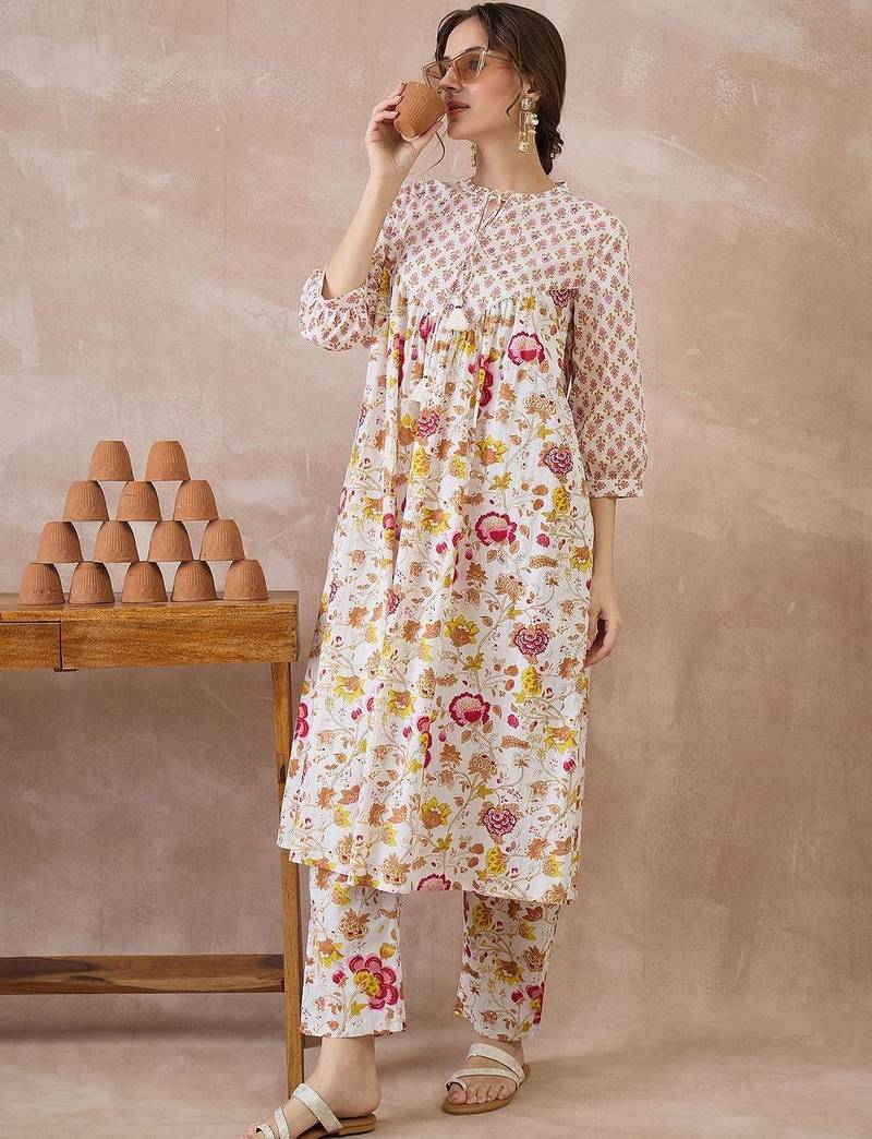 Women Floral Printed Empire Pure Cotton Kurta with Trousers