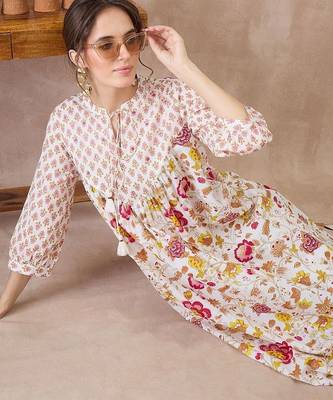 Women Floral Printed Empire  Cotton Kurta with Trousers 4