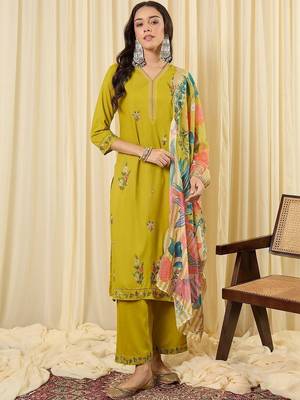 Women Floral Embroidered Regular Thread Work Kurta with Trousers & With Dupatta 1