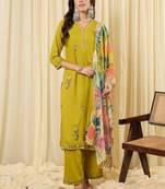 Women Floral Embroidered Regular Thread Work Kurta with Trousers & With Dupatta