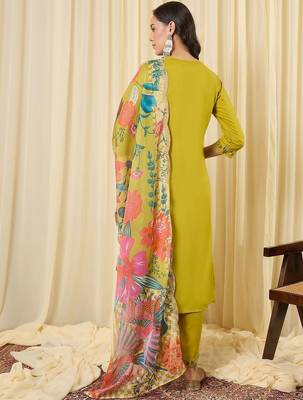 Women Floral Embroidered Regular Thread Work Kurta with Trousers & With Dupatta 3