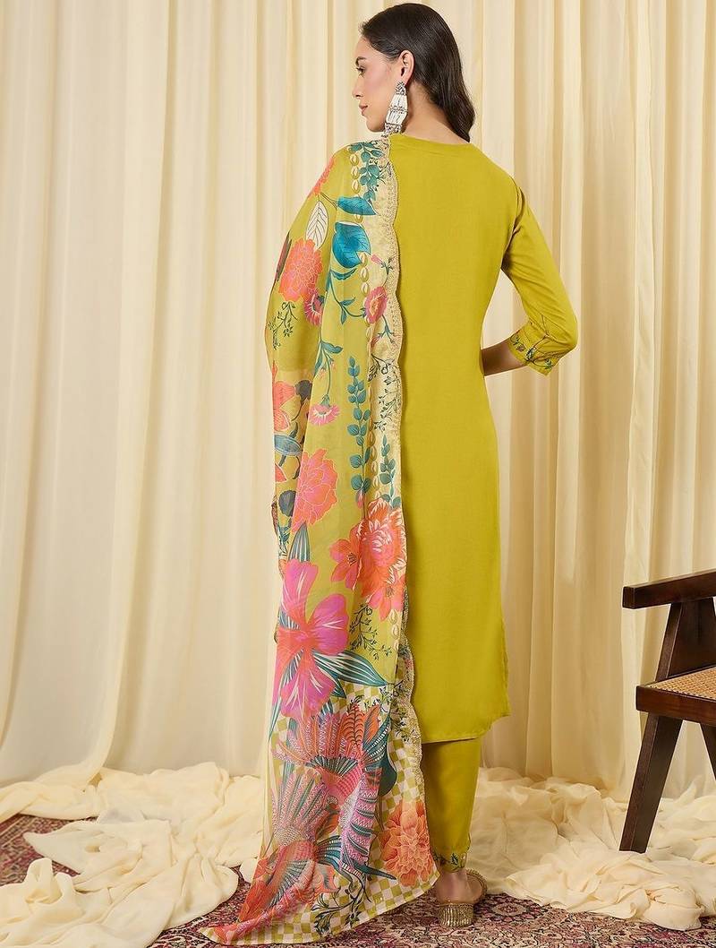 Women Floral Embroidered Regular Thread Work Kurta with Trousers & With Dupatta