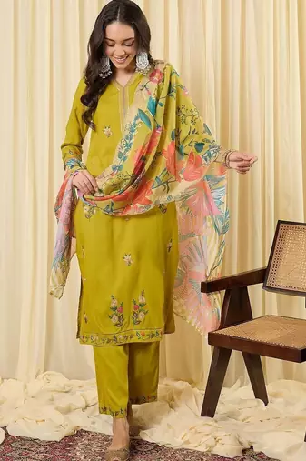 Women Floral Embroidered Regular Thread Work Kurta with Trousers & With Dupatta
