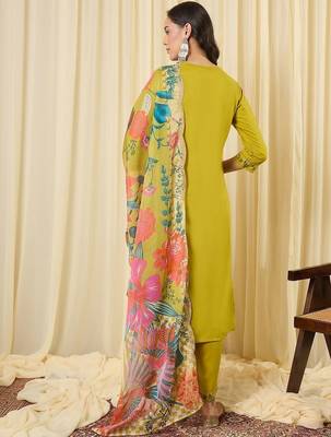Women Floral Embroidered Regular Thread Work Kurta with Trousers & With Dupatta 3
