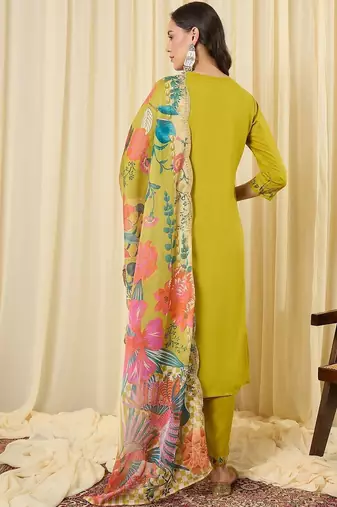 Women Floral Embroidered Regular Thread Work Kurta with Trousers & With Dupatta