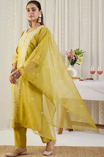 Ethnic Motifs Embroidered Thread Work Straight Kurta With Trousers & Dupatta