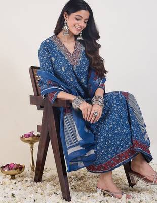 Ethnic Motifs Printed Panelled Pure Cotton Kurta With Trousers & Dupatta 2