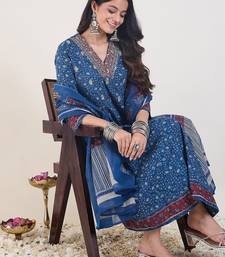 Ethnic Motifs Printed Panelled Pure Cotton Kurta With Trousers & Dupatta