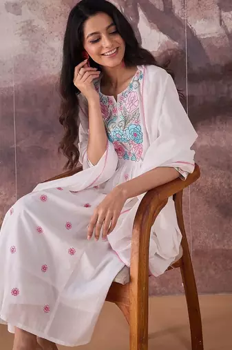 Embroidered Notch Neck Thread Work Pure Cotton Kurta With Trousers & Dupatta