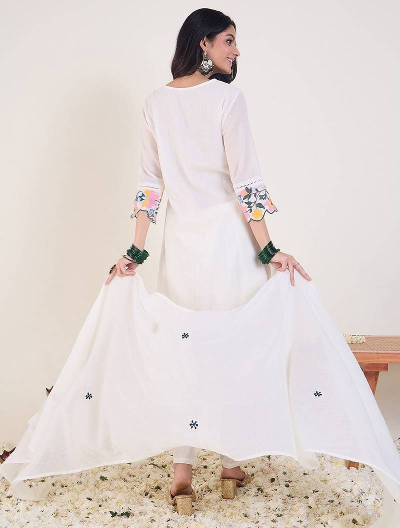 Floral Embroidered Thread Work Pure Cotton Kurta With Trousers & Dupatta