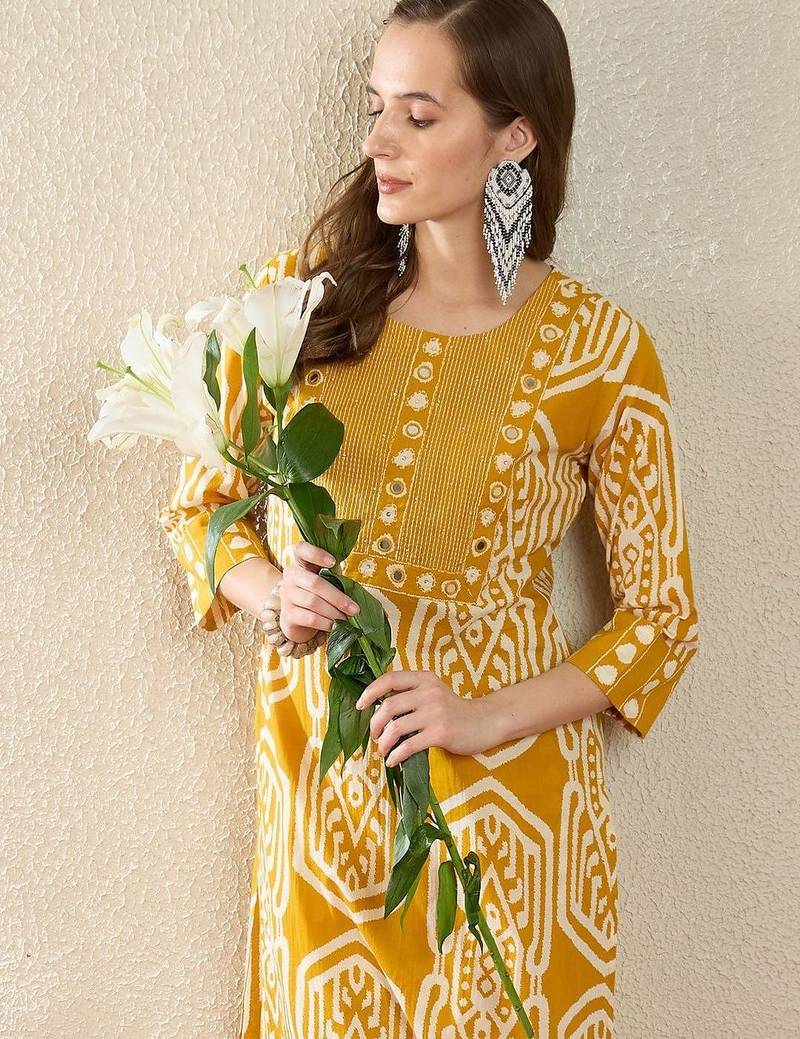 Women Printed Regular Mirror Work Pure Cotton Kurta with Trousers