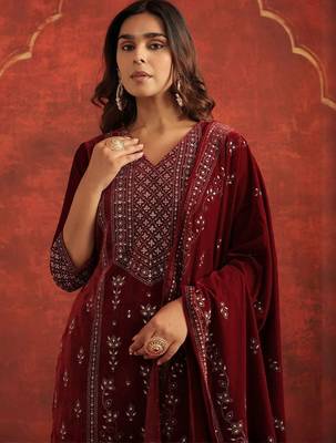 Women Ethnic Motifs Embroidered Kurta with Trousers & Dupatta 2