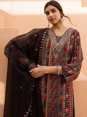 Women Ethnic Motifs Printed Kurta with Palazzos & Dupatta 2