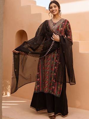 Women Ethnic Motifs Printed Kurta with Palazzos & Dupatta 6