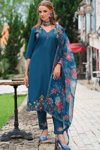 Women Floral Embroidered Kurta with Trousers & Dupatta