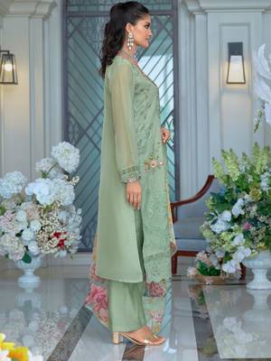 Women Floral Embroidered Regular Thread Work Kurta with Trousers & With Dupatta 3
