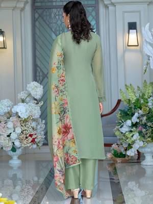 Women Floral Embroidered Regular Thread Work Kurta with Trousers & With Dupatta 4