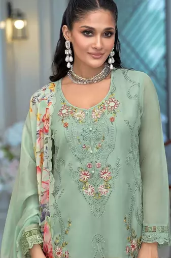 Women Floral Embroidered Regular Thread Work Kurta with Trousers & With Dupatta