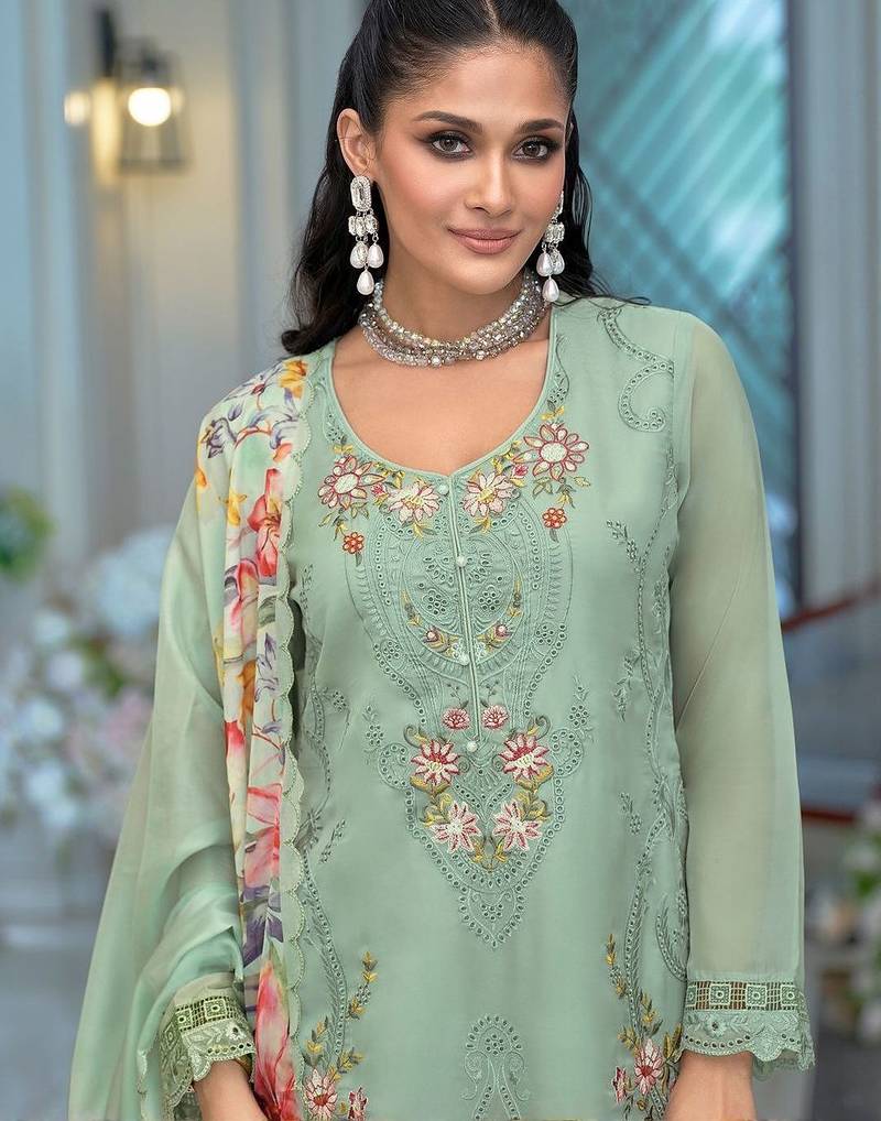 Women Floral Embroidered Regular Thread Work Kurta with Trousers & With Dupatta