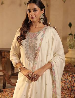 Women Ethnic Motifs Embroidered Kurta with Sharara 2