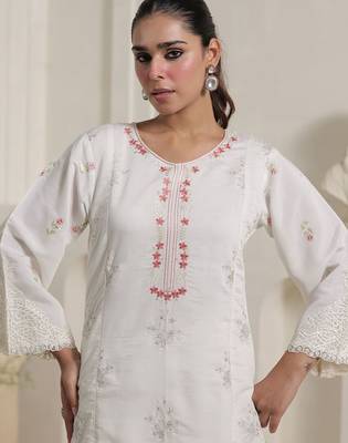Women Floral Embroidered Kurta with Palazzos 2