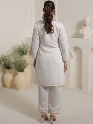 Women Floral Embroidered Kurta with Palazzos 5