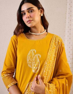 Women Paisley Printed Pure Cotton Kurta with Trouser & Dupatta 3