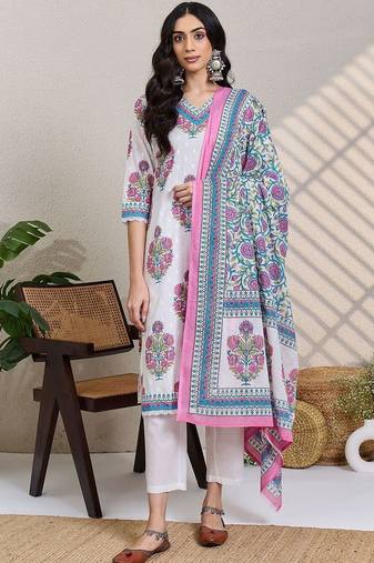 Women Floral Printed Regular  Cotton Kurta with Trousers & With Dupatta
