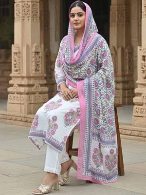 Women Floral Printed Regular  Cotton Kurta with Trousers & With Dupatta 1