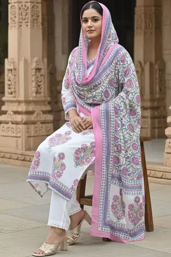 Women Floral Printed Regular Pure Cotton Kurta with Trousers & With Dupatta